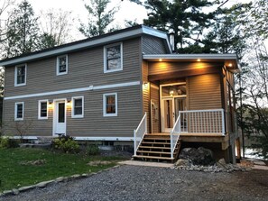 Exterior - Muskoka Charm Beautiful four bedroom cottage (Gravenhurst)
