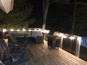 Outdoor dining - Muskoka Charm Beautiful four bedroom cottage (Gravenhurst)