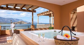 Outdoor spa tub - Unforgettable Loreto Escape: Oceanfront Views & Luxury Comfort (Loreto)