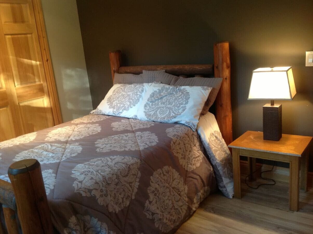 6 bedrooms, desk, travel crib, WiFi