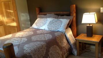 6 bedrooms, desk, travel crib, WiFi