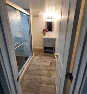 Interior - Charming 2-bedroom house with WiFi, AC in enjoyable Oxon Hill (Oxon Hill)