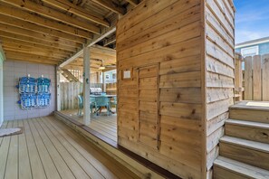 Outdoor dining - Ocean View & Dog Friendly | Pensacola Beach | My Beach Getaways (Pensacola Beach)