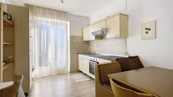 KylskÄp, ugn, spishÀll och kaffe- och tebryggare