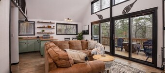 Coppertop Chalet - cozy and convenient!