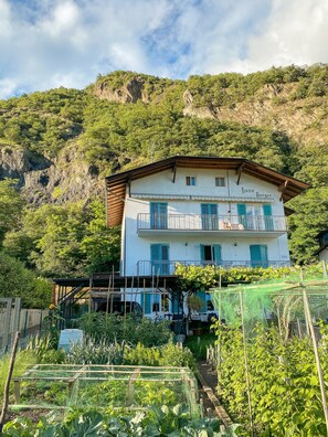 Exterior - Room 'Haus Burger Vilpian 4' with Mountain View and Wi-Fi (Vilpiano)