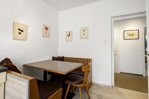 Dining - Room 'Haus Burger Vilpian  4' with Mountain View and Wi-Fi (Vilpiano)