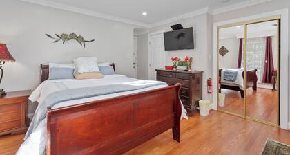 Harbor Riverside Suite 3