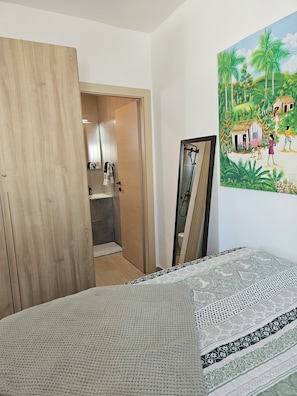 1 chambre, fer et planche à repasser, Wi-Fi, draps fournis