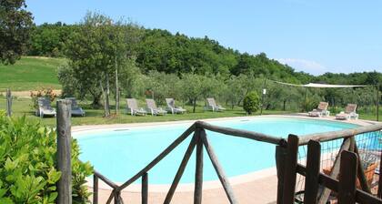 Apartment in Guasticce With Shared Pool