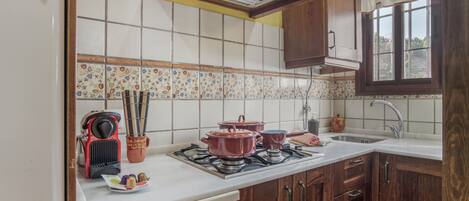 冷蔵庫、電子レンジ、コンロ、食器洗い機