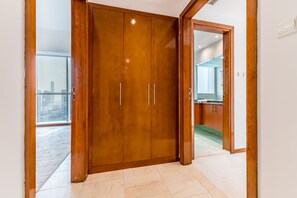 Interior - Stunning 2BR with Assistant Room in MAG 214 by Deluxe Holiday Homes (Dubai)