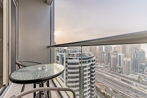 Property grounds - Stunning 2BR with Assistant Room in MAG 214 by Deluxe Holiday Homes (Dubai)