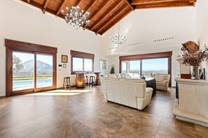 TV, fireplace, ping pong - Holiday Home 'Antequera' with Mountain View, Wi-Fi and Air Conditioning (Málaga)