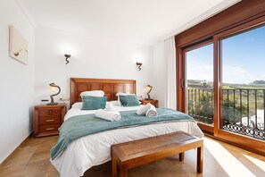 5 Schlafzimmer, Bügeleisen/Bügelbrett, kostenloses WLAN, Bettwäsche