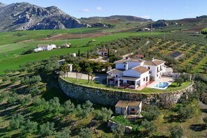 Exterior - Holiday Home 'Antequera' with Mountain View, Wi-Fi and Air Conditioning (Málaga)