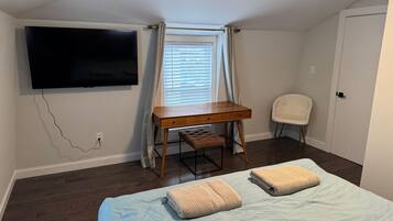 3 bedrooms, desk, iron/ironing board, WiFi
