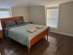 3 bedrooms, desk, iron/ironing board, WiFi