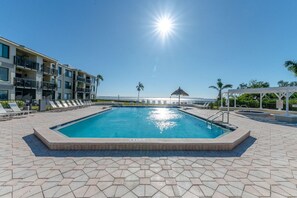 Lämmitetty uima-allas