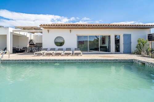 Villa 'Piscine Privée Proche Plages' with Private Pool, Private Terrace and Wi-Fi
