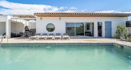 Villa 'Piscine Privée Proche Plages' with Private Pool, Private Terrace and Wi-Fi