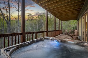Terrace/patio - Woody's Mountain Lodge: Luxury Retreat w/ 4 King Suites, Hot Tub, 2 Decks, Sleeps 11 Guests (Gatlinburg)