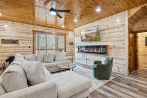 Smart TV, fireplace, video games - Woody's Mountain Lodge: Luxury Retreat w/ 4 King Suites, Hot Tub, 2 Decks, Sleeps 11 Guests (Gatlinburg)