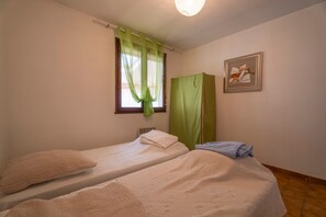 1 bedroom, free WiFi, bed sheets