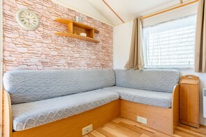 Interior - La Baie de la Tranquillité – Cosy Mobile Home, Peaceful & Fully Equipped, Near Entertainment (Saint-Pierre-d'Oléron)