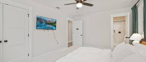 3 chambres, coffres-forts dans les chambres, fer et planche à repasser