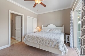 5 bedrooms, free WiFi - "Summer Salt" 5 Bedroom 5.5 Bath with a Pool! (Holden Beach)