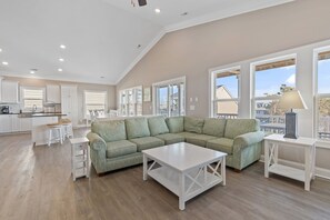 Smart TV - "Summer Salt" 5 Bedroom 5.5 Bath with a Pool! (Holden Beach)