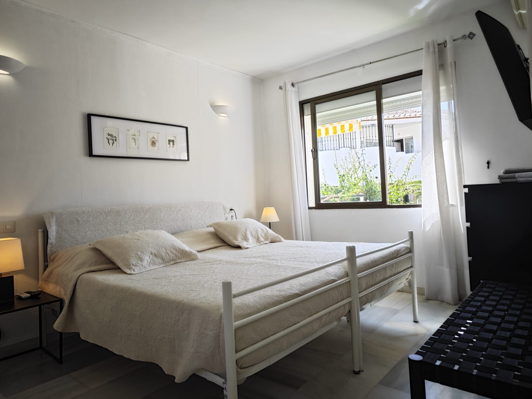 1 slaapkamer, een strijkplank/strijkijzer, gratis wifi, beddengoed