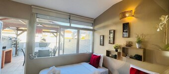 Apartment 'Casa Azul' with Private Terrace, Private Garden and Wi-Fi