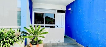 Apartment 'Casa Azul' with Private Terrace, Private Garden and Wi-Fi