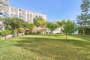 Property grounds - Apartment 'Poolside  Nerja' with Mountain View, Wi-Fi and Air Conditioning (Nerja)