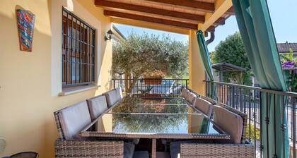 Villa 'Gardenia - Privater Garten' mit privater Terrasse, WLAN und Klimaanlage