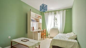 2 slaapkamers, een strijkplank/strijkijzer, gratis wifi, beddengoed