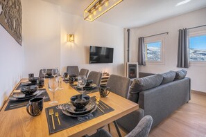Dining - Apartment '42A' with Mountain Views, Private Terrace and Wi-Fi (Sierra Nevada)