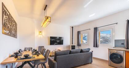 Apartment '42A' with Mountain Views, Private Terrace and Wi-Fi