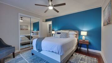 3 quartos, ferros/tábuas de passar roupa, berço de viagem