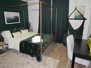 2 Schlafzimmer, Schreibtisch, BĂŒgeleisen/BĂŒgelbrett, kostenloses WLAN