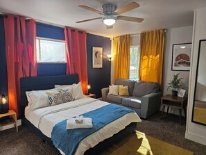 2 bedrooms, desk, iron/ironing board, free WiFi - Stylish Cozy Cabin w/Spa- Great Location, Walk to Sledding/Tubing & Oktoberfest (Big Bear)