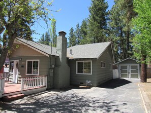 Exterior - Stylish Cozy Cabin w/Spa- Great Location, Walk to Sledding/Tubing & Oktoberfest (Big Bear)