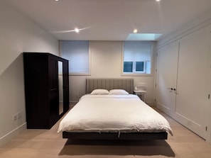 3 bedrooms, in-room safe, desk, iron/ironing board