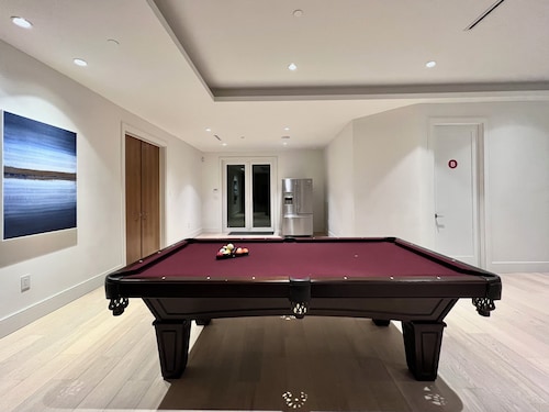 Modern Private Basement Suite in Vancouver with Free Parking