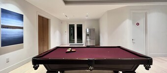 Modern Private Basement Suite in Vancouver with Free Parking