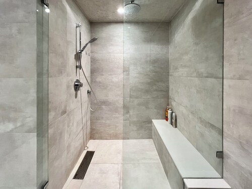 Modern Private Basement Suite in Vancouver with Free Parking