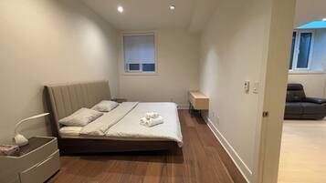 2 bedrooms, in-room safe, desk, iron/ironing board