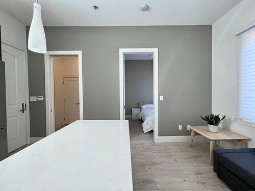 Brand New Modern Laneway House with Free Parking